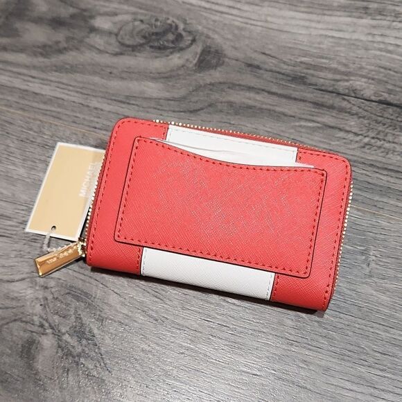 NWT Michael Kors Quilted Jet Set Coral & White Mini Zip Around Wallet - Picture 2 of 4